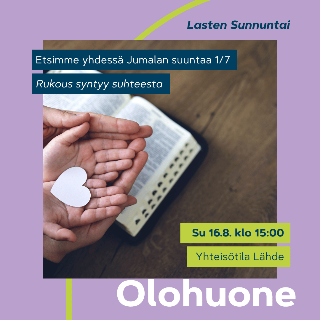 Lapsen avoimet kädet lepäävät vanhemman avoimien käsien päällä. Valkoinen  paperista tehty sydän lapsen kämmenten päällä, taustalla Raamattu, kuvastaen rukousta, rakkautta ja suhdetta Jumalaan.